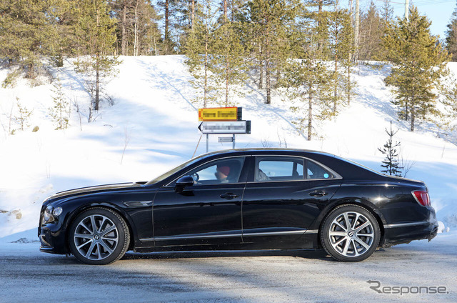 ベントレー フライングスパー V8 PHEV プロトタイプ(スクープ写真)
