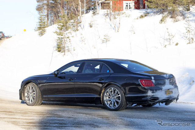 ベントレー フライングスパー V8 PHEV プロトタイプ(スクープ写真)