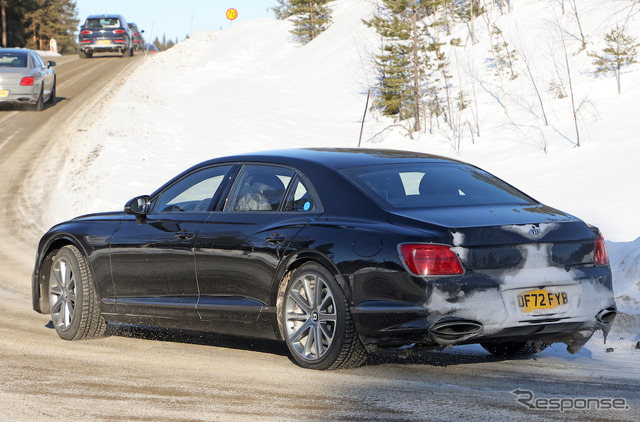 ベントレー フライングスパー V8 PHEV プロトタイプ(スクープ写真)