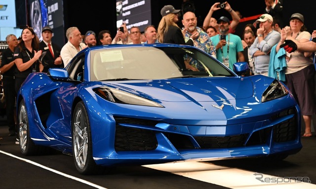 110万ドルで落札されたシボレー・コルベット E-RAY の量産第一号車