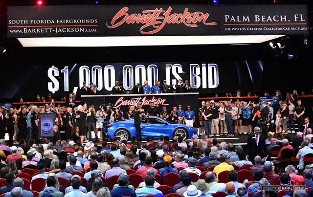 110万ドルで落札されたシボレー・コルベット E-RAY の量産第一号車