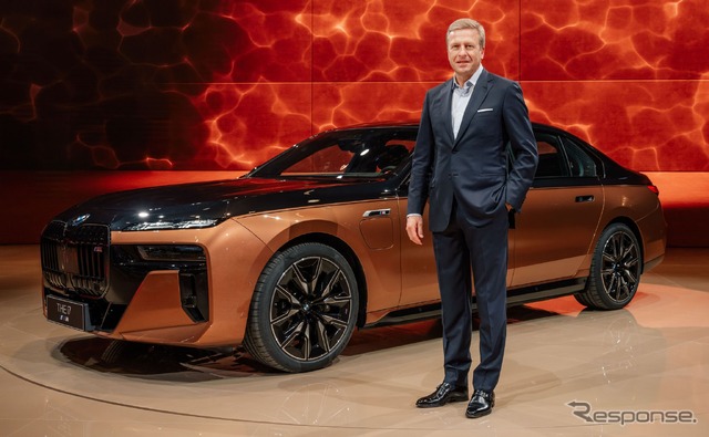 BMW i7 の「M70 xDrive」(上海モーターショー2023)