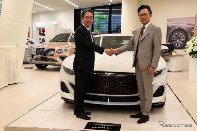 コーンズ・モータース代表取締役社長の林誠吾氏(右)とベントレーモーターズジャパンブランドダイレクターの牛尾裕幸氏(左)