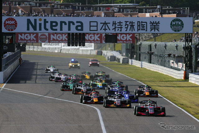 決勝レーススタートシーン