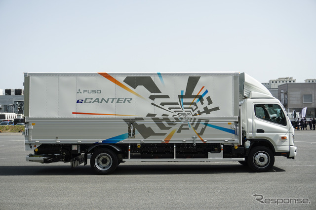 三菱ふそう eキャンター 新型。写真はバッテリーがLサイズのウイングタイプ