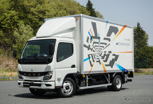 三菱ふそう eキャンター 新型。写真はバッテリーがMサイズのドライバン