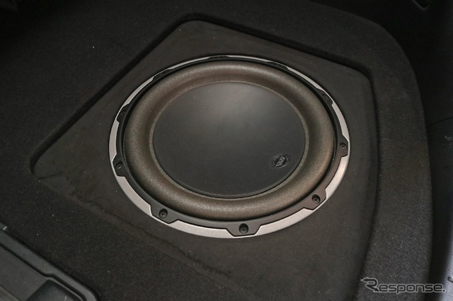 元々は1発で組んでいたオーナーだったが、低音がもの足りなくなって2発化を実施。今では満足の音圧を稼ぎ出している。