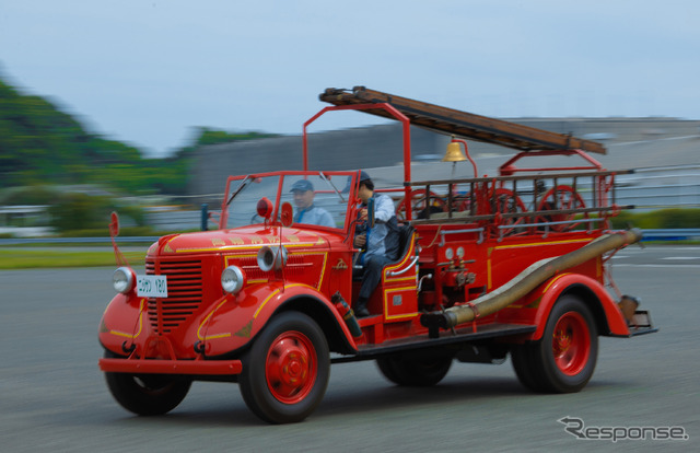 ニッサン180型消防ポンプ自動車