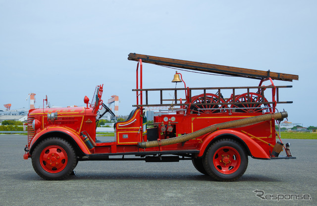 ニッサン180型消防ポンプ自動車