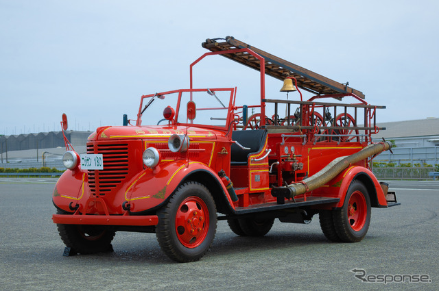 ニッサン180型消防ポンプ自動車