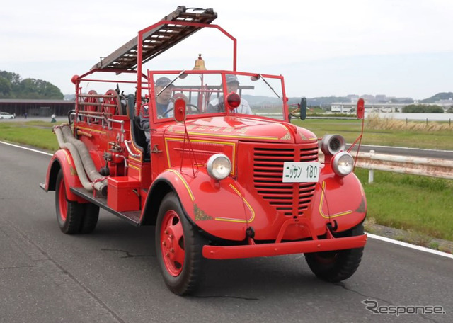 ニッサン180型消防ポンプ自動車