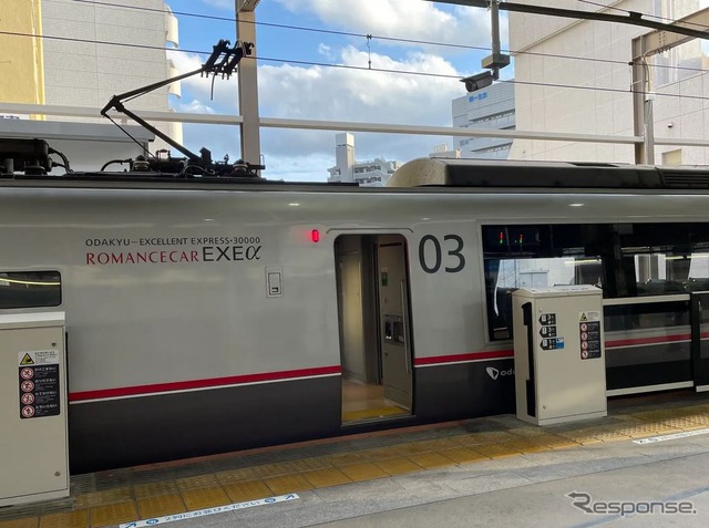 本厚木駅3・4番ホームに整備される大開口ホームドア。豪徳寺・千歳船橋・喜多見の各駅ではホームドア設置へ向けた準備に着手する。