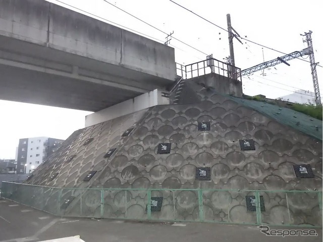耐震補強が行なわれる町田~相模大野間の境川橋梁。