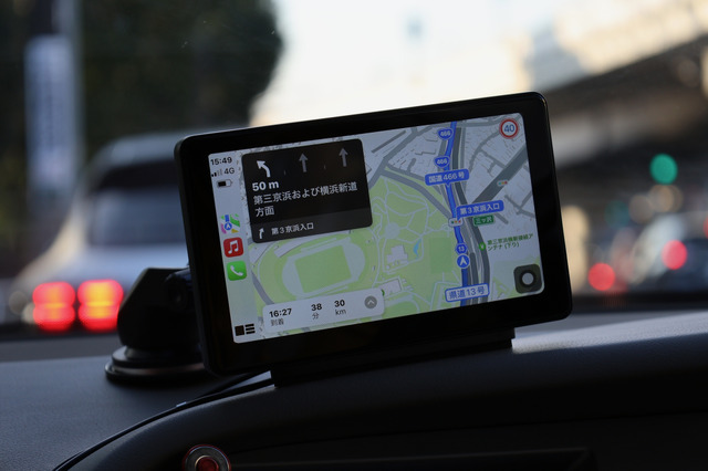 スマホをナビに使って捕まる前に 外付けCarPlayキットを取り付けて法遵守・快適ドライビング(村上タクタ)