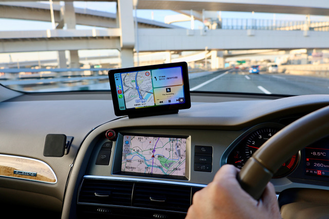 スマホをナビに使って捕まる前に 外付けCarPlayキットを取り付けて法遵守・快適ドライビング(村上タクタ)