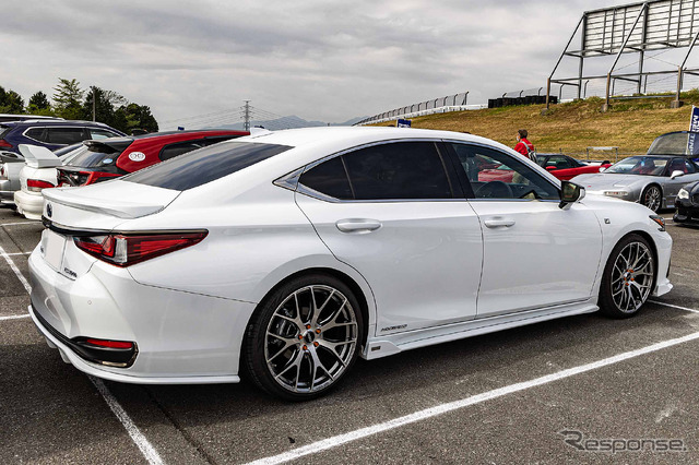 レクサス ES300h×レイズ ホムラ2×7FT