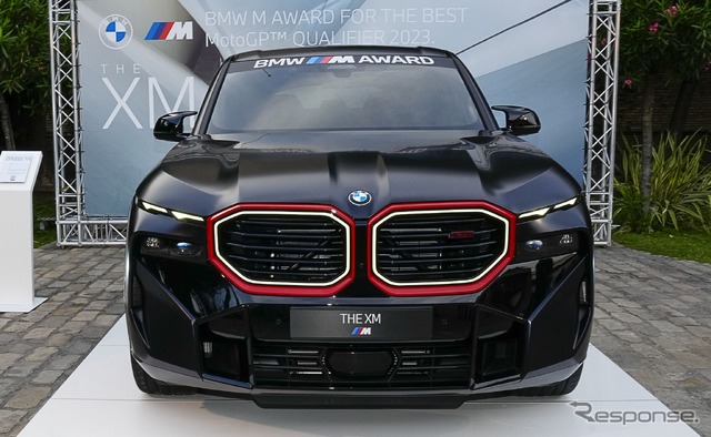 BMW XM レーベル・レッド