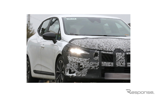 ルノー ルーテシア 改良新型プロトタイプ（スクープ写真）