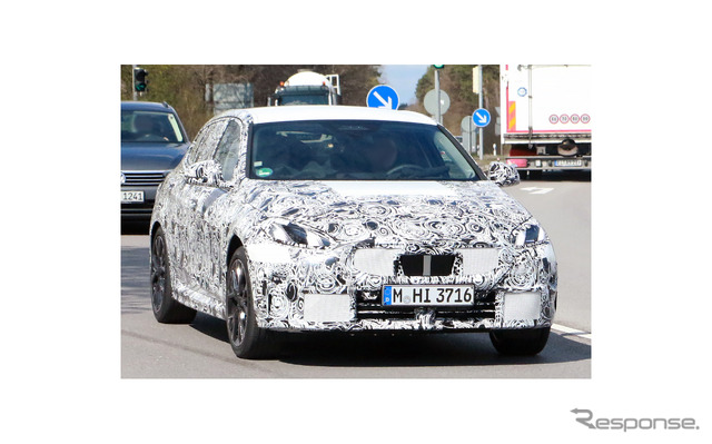2024年に登場するBMW 1シリーズ 次期型のプロトタイプ（スクープ写真）