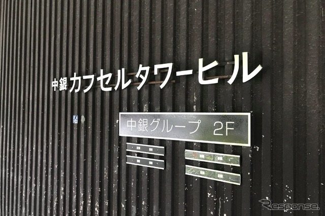 解体前の中銀カプセルタワービル(玄関。2021年4月)