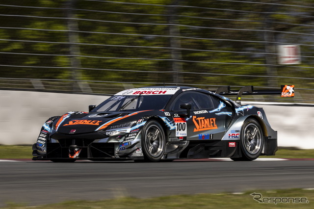 2位の#100 STANLEY NSX-GT（山本尚貴／牧野任祐）