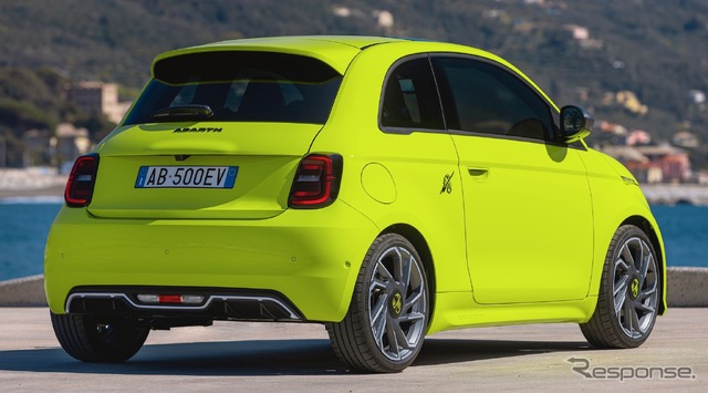 アバルト 500e の「ツーリズモ」