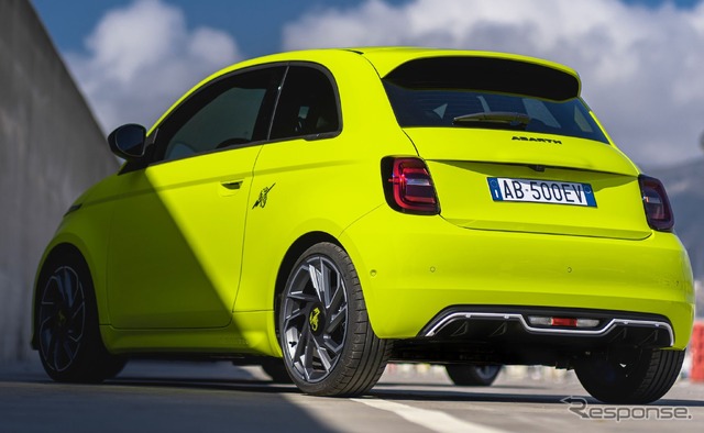アバルト 500e の「ツーリズモ」