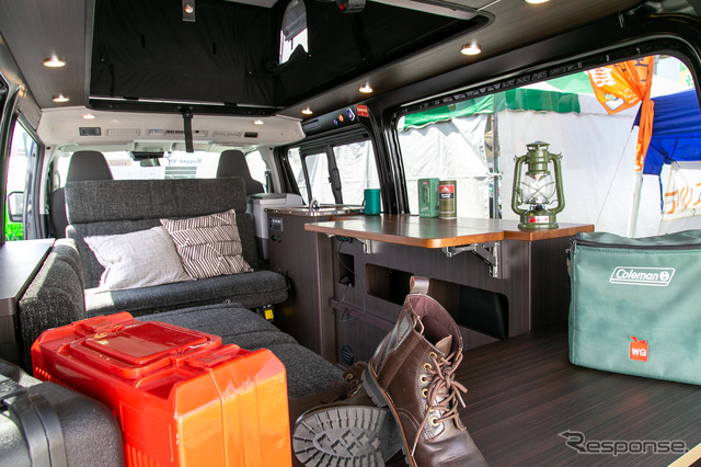 リーズナブルな「ハイエース」バンコン「Rugged VAN(ラギッドバン)」に若者たちが注目……神奈川キャンピングカーフェア