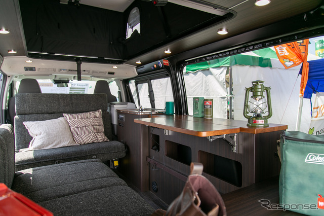 リーズナブルな「ハイエース」バンコン「Rugged VAN(ラギッドバン)」に若者たちが注目……神奈川キャンピングカーフェア