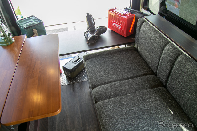 リーズナブルな「ハイエース」バンコン「Rugged VAN(ラギッドバン)」に若者たちが注目……神奈川キャンピングカーフェア