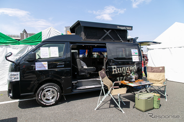 リーズナブルな「ハイエース」バンコン「Rugged VAN(ラギッドバン)」に若者たちが注目……神奈川キャンピングカーフェア