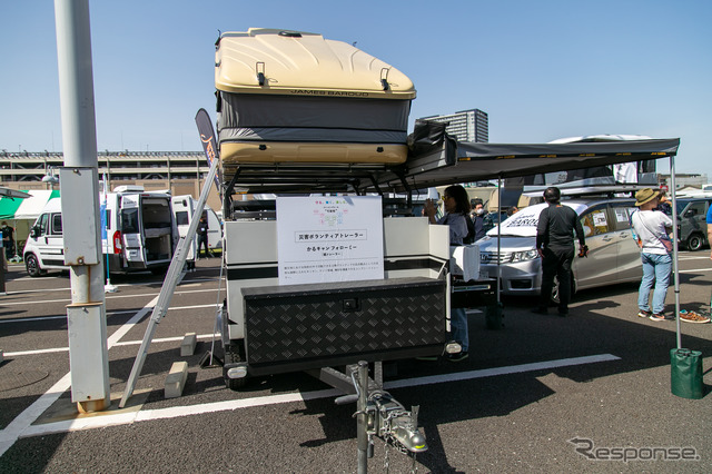 災害時にも活躍する大容量の積載量のコンテナ&ルーフテントがセットになった小型トレーラー「かるキャンフォローミー」……神奈川キャンピングカーフェア