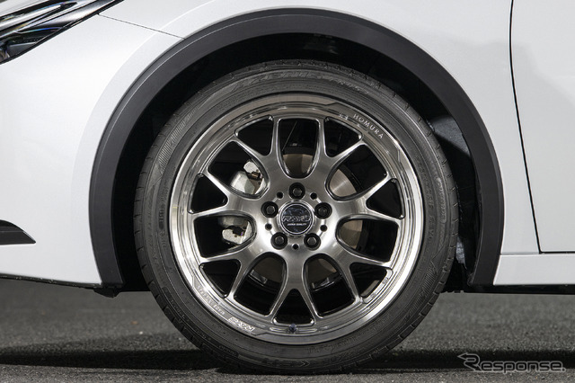 トヨタ プリウス×レイズ ホムラ 2×7RA