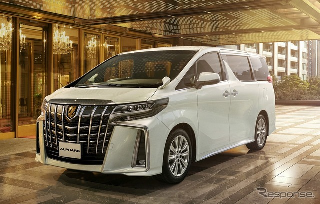 トヨタ アルファード 現行型。写真は4月に登場した特別仕様車の「S タイプゴールドIII」