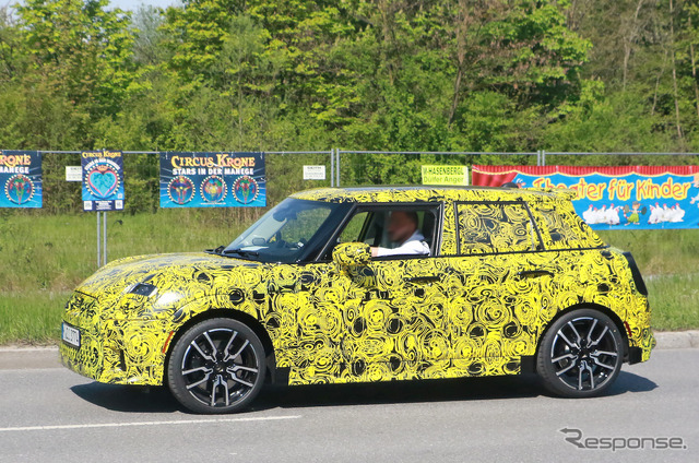 MINI クーパー5ドア 次期型プロトタイプ(スクープ写真)