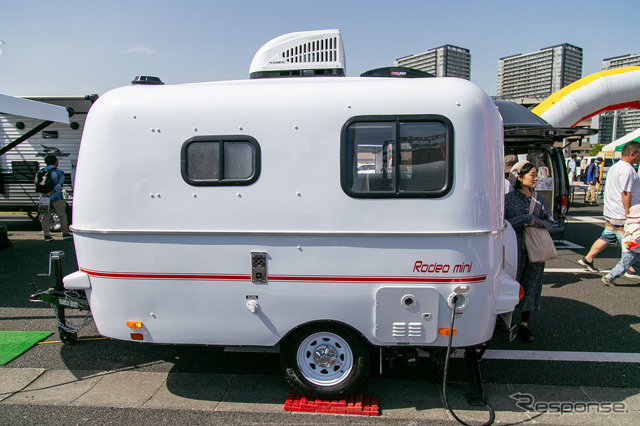 初めての車中泊に最適な「ちょうどいいサイズ」のバンコン＆トレーラーをカーショップスリーセブンが出展…神奈川キャンピングカーフェア