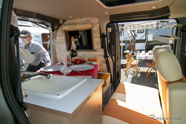 初めての車中泊に最適な「ちょうどいいサイズ」のバンコン&トレーラーをカーショップスリーセブンが出展…神奈川キャンピングカーフェア