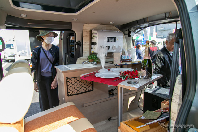 初めての車中泊に最適な「ちょうどいいサイズ」のバンコン＆トレーラーをカーショップスリーセブンが出展…神奈川キャンピングカーフェア