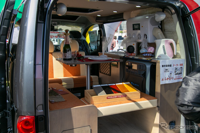 初めての車中泊に最適な「ちょうどいいサイズ」のバンコン＆トレーラーをカーショップスリーセブンが出展…神奈川キャンピングカーフェア