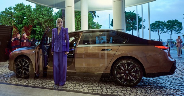 BMW i7 の「M70 xDrive」とポム・クレメンティエフ