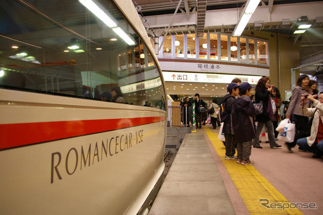 箱根湯本駅が新装開業…箱根の玄関