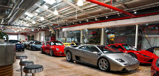 Dutton Garage店内
