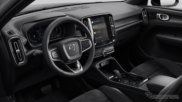 ボルボ XC40 アルティメットB4 AWD ダークエディション