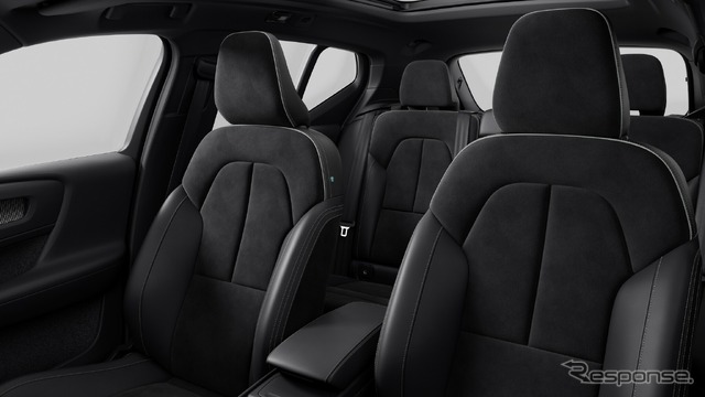 ボルボ XC40 アルティメットB4 AWD ダークエディション