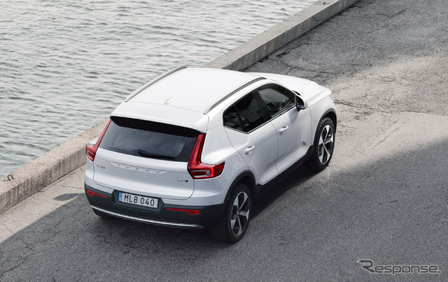 ボルボ XC40 アルティメットB4 AWD