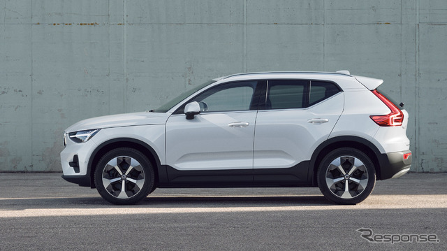ボルボ XC40 アルティメットB4 AWD