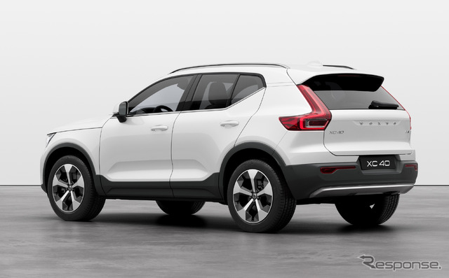 ボルボ XC40 アルティメットB4 AWD