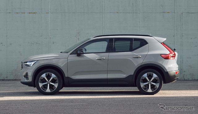 ボルボ XC40 アルティメットB4 AWD ダークエディション