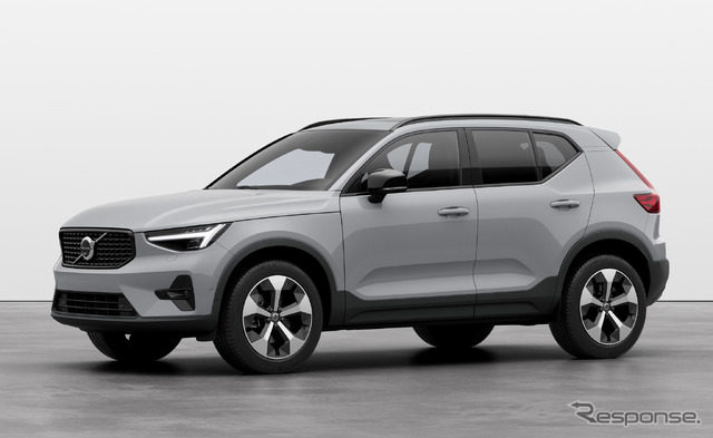 ボルボ XC40 アルティメットB4 AWD ダークエディション