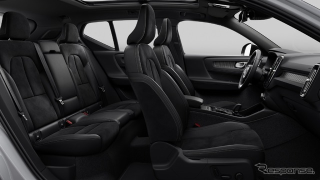 ボルボ XC40 アルティメットB4 AWD ダークエディション